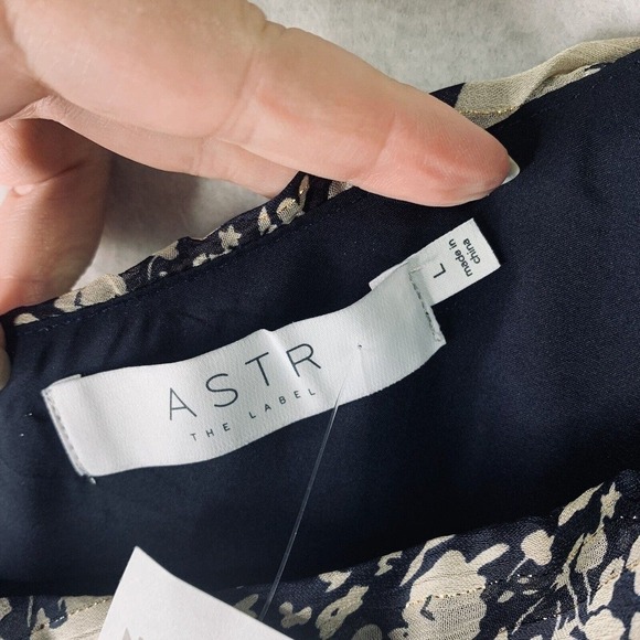 ASTR Santorini Floral One Shoulder Dress Womens Size L Black Ivory NWT $158 - Picture 11 of 16